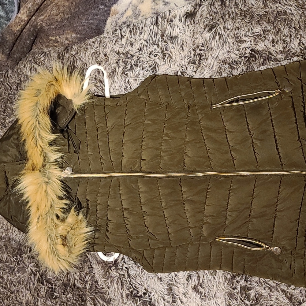 YMI Women's Puffer Winter Vest w Faux Fur